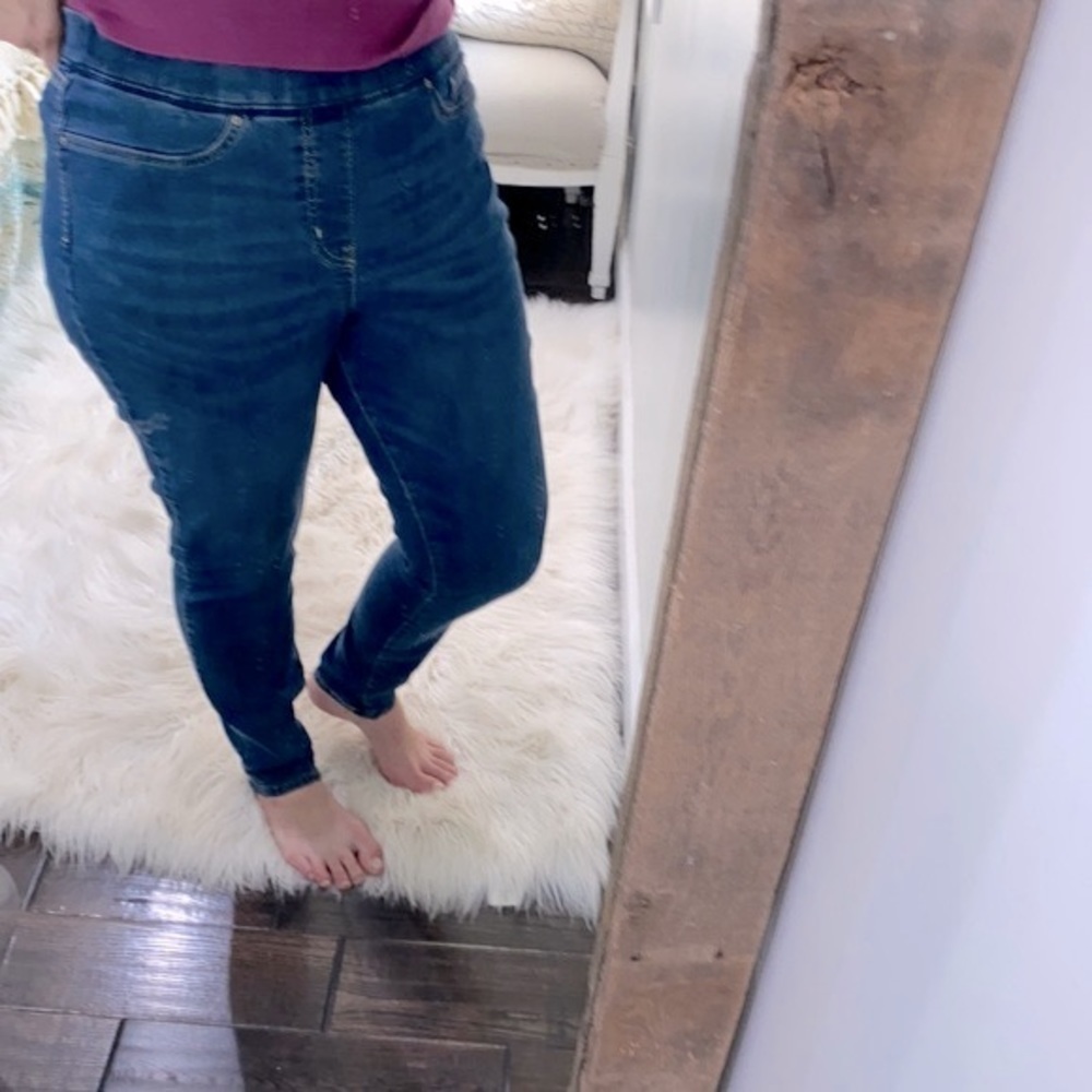 Levi’s totally shaping pull on skinny jeans size 33x32